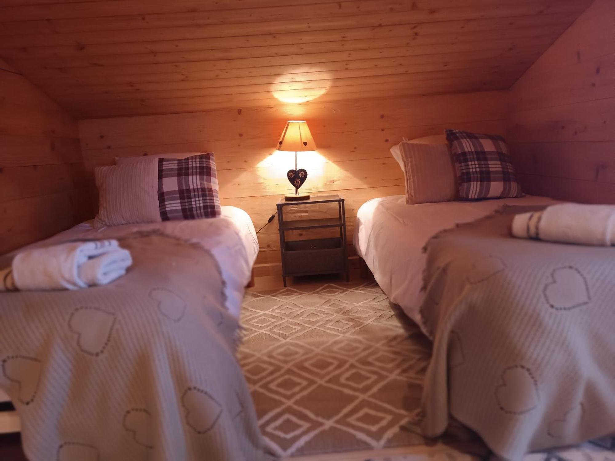 Charming Family Chalet For 8 People, With Private Hot Tub Les Clefs Buitenkant foto