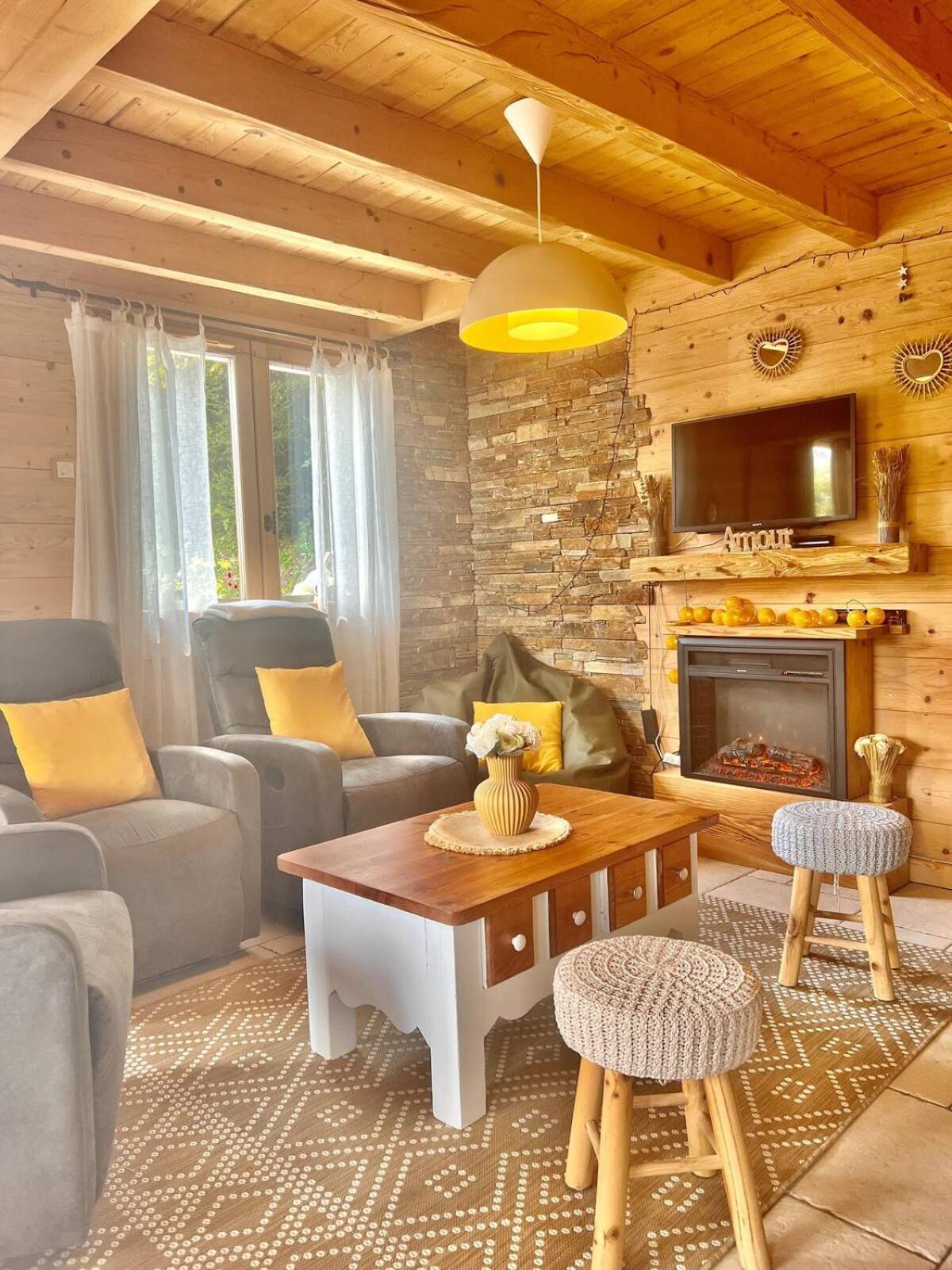 Charming Family Chalet For 8 People, With Private Hot Tub Les Clefs Buitenkant foto