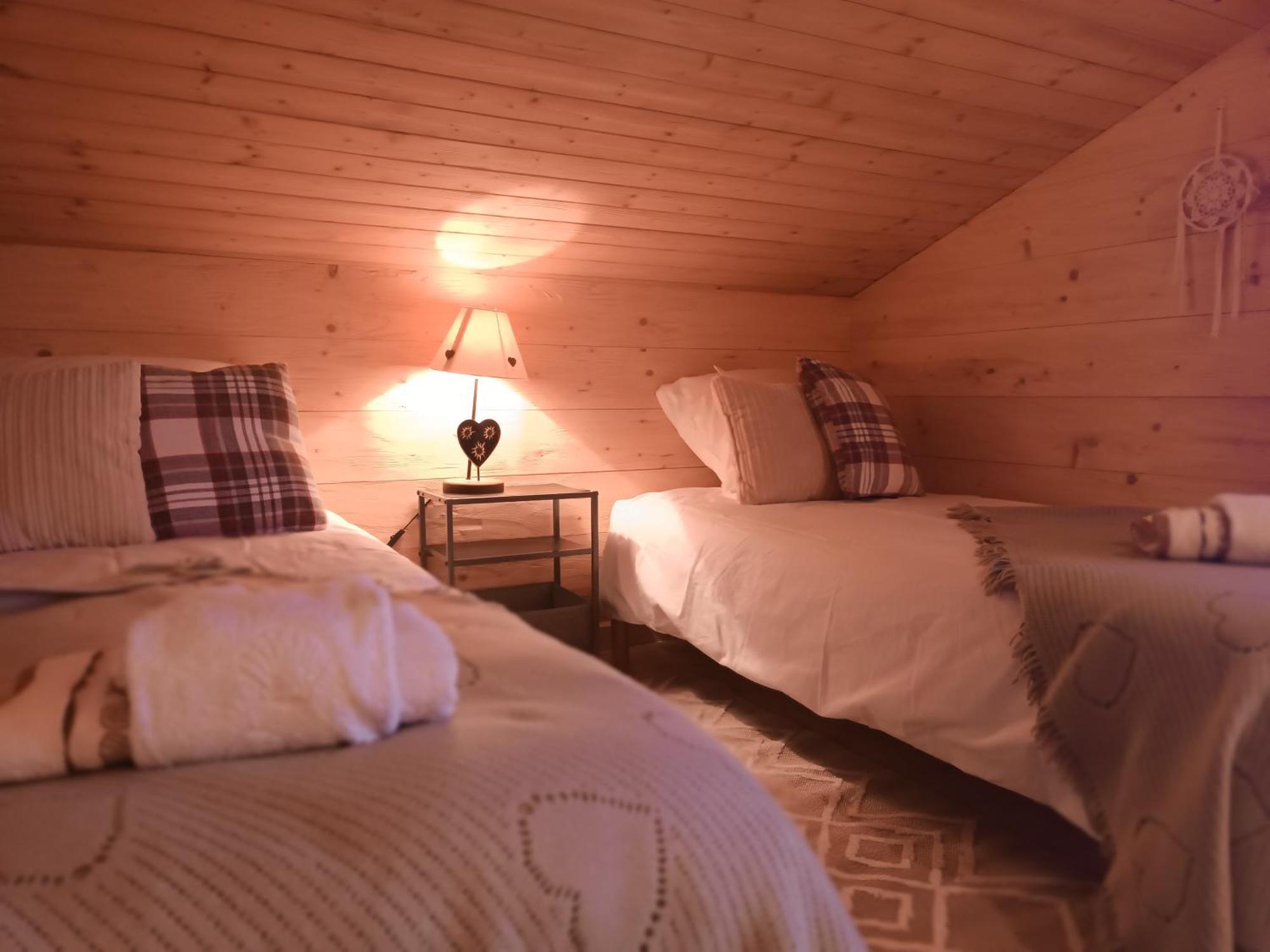 Charming Family Chalet For 8 People, With Private Hot Tub Les Clefs Buitenkant foto