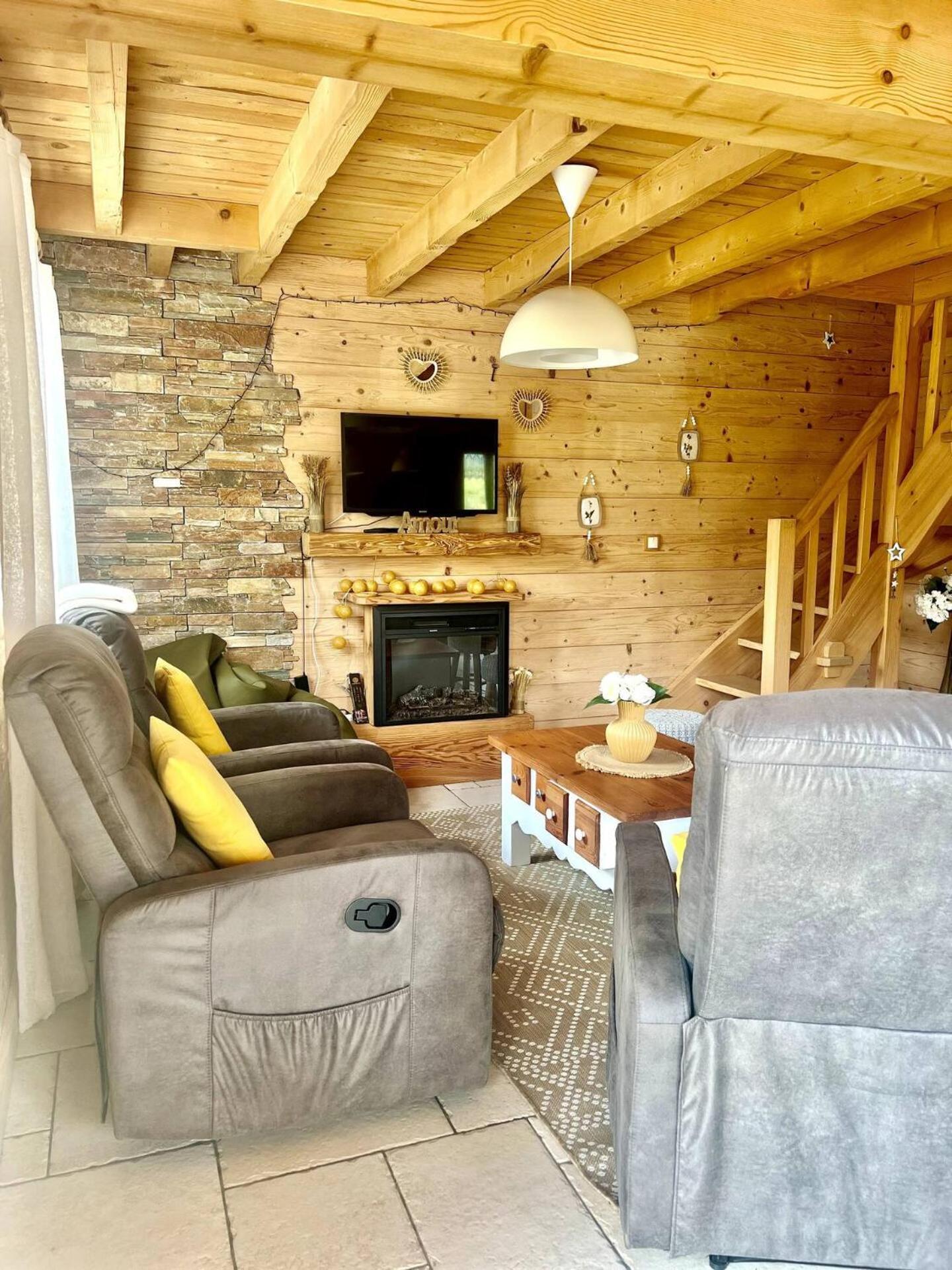 Charming Family Chalet For 8 People, With Private Hot Tub Les Clefs Buitenkant foto