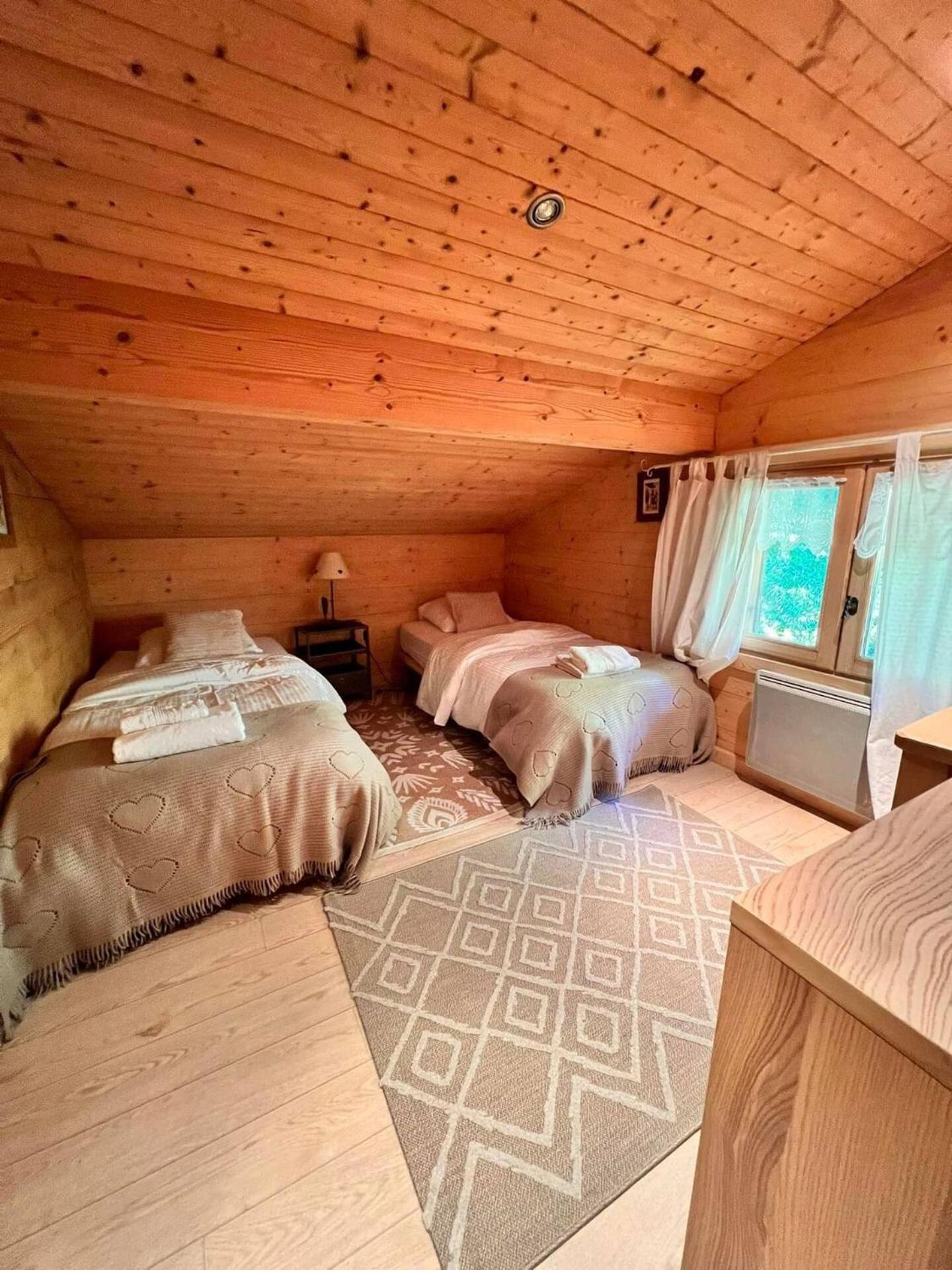 Charming Family Chalet For 8 People, With Private Hot Tub Les Clefs Buitenkant foto